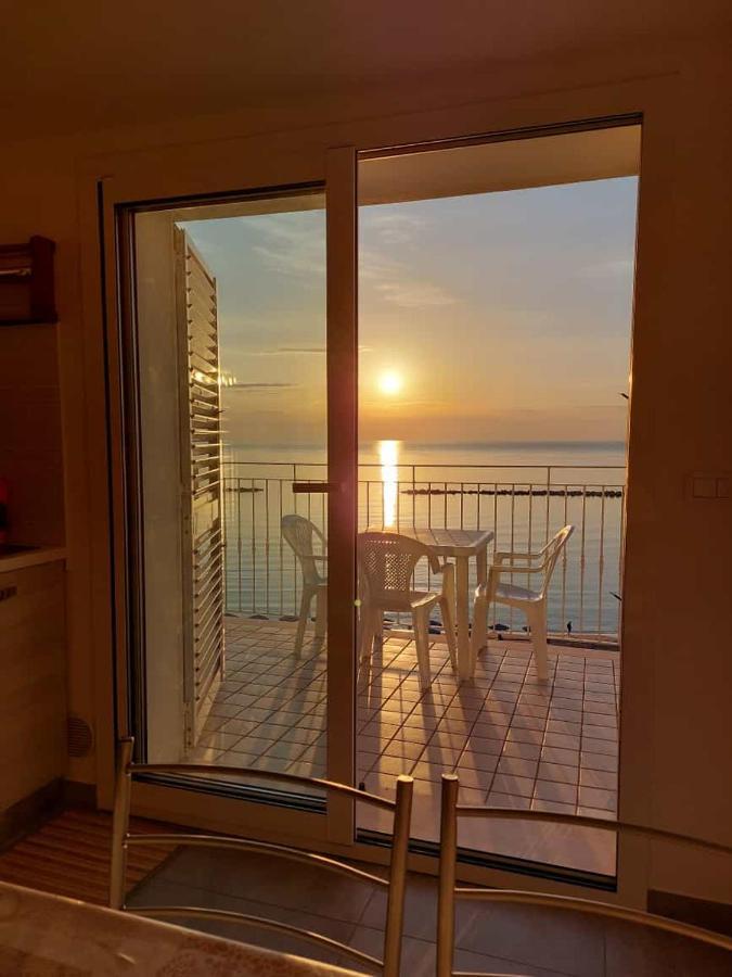 Attico Fronte Mare Lejlighed Martinsicuro Eksteriør billede